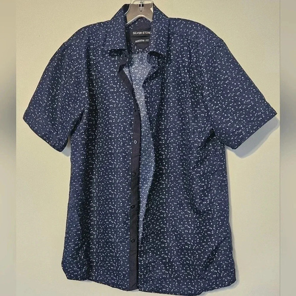 Silverstone Other - SILVERSTONE MODERN FIT Short Sleeve Button Down Size Large EUC
